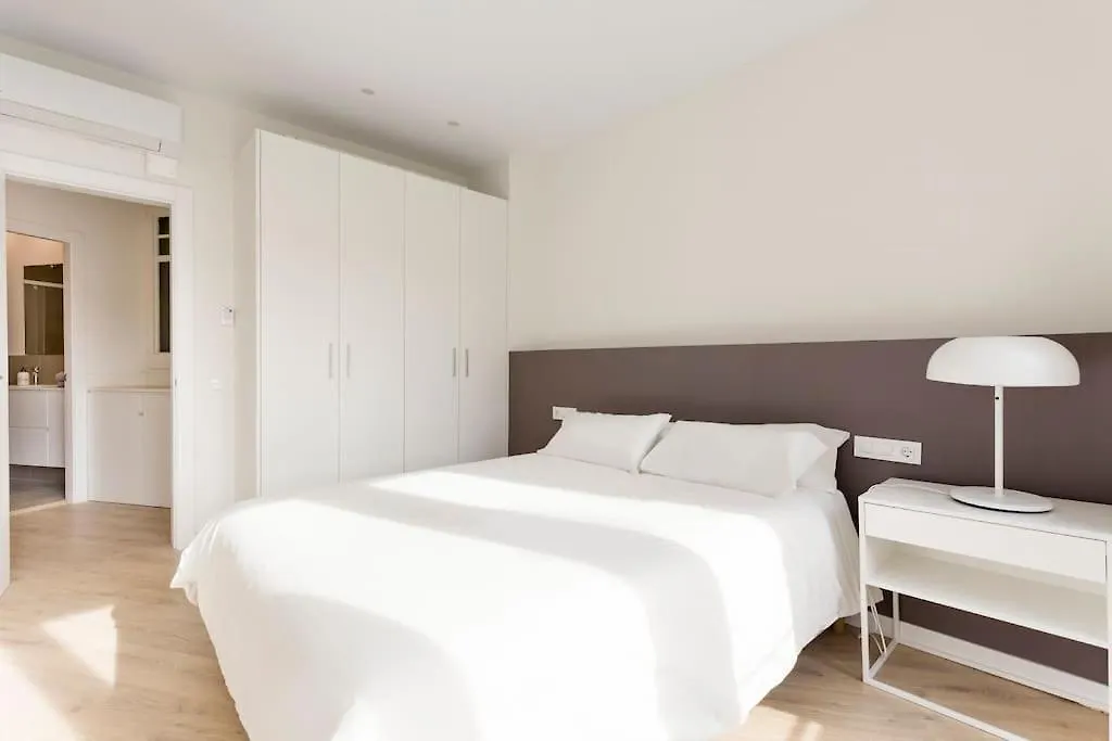 Modern And Bright Apartment Well Located In Gracia Barcelona