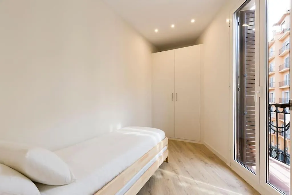 Modern And Bright Apartment Well Located In Gracia Barcelona